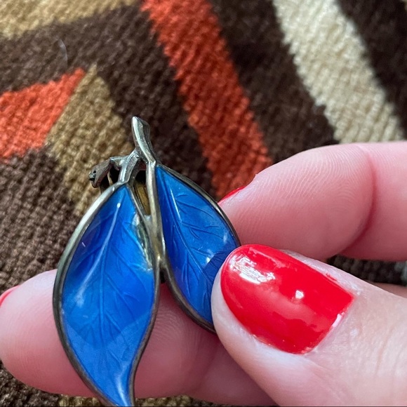 Vintage David Anderson Leaf Earrings - Picture 4 of 4